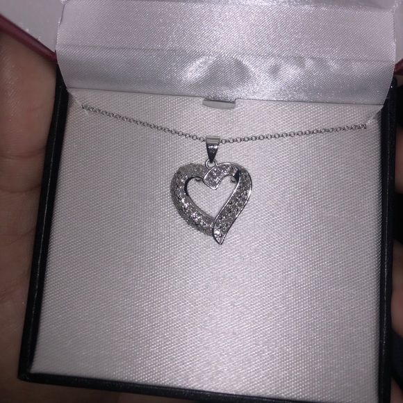 Sterling Silver Heart Pendant and chain - Picture 4 of 8